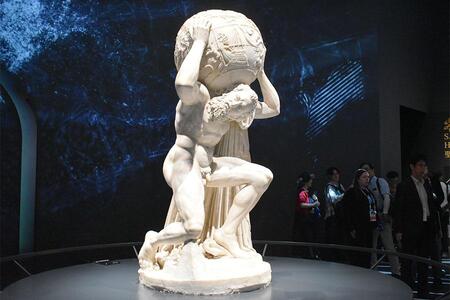 　大阪市立美術館で継続展示が決まった「ファルネーゼのアトラス」（１０月１０日 Ｌｍａｇａ.ｊｐ撮影）