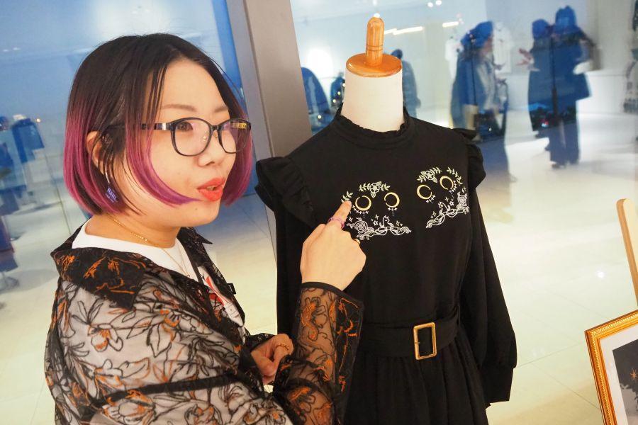 　「謎が解けるまで買えません！」ドキドキの魔法×暗号のワンピースが誕生