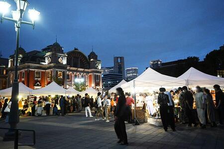 『北浜蚤の市』夜の様子