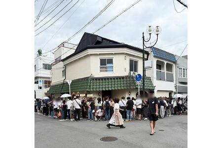 「クレープ喫茶えんどう南田辺店」１０月１日オープン前の大行列
