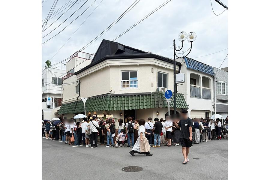 「クレープ喫茶えんどう南田辺店」１０月１日オープン前の大行列