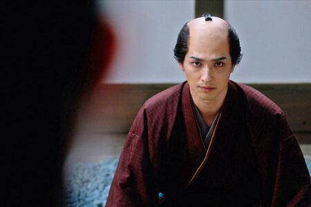 　『べらぼう～蔦重栄華乃夢噺～』第３９回より。老中・松平定信と直接対峙した重三郎（横浜流星）©ＮＨＫ