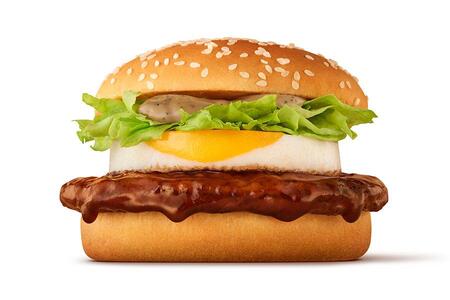 「マクドナルド×ストリートファイター」コラボ商品「焦がしにんにくマヨたまごてりやき」（４７０円～）。