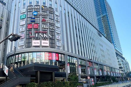 　「ＵＮＩＱＬＯ ＵＭＥＤＡ(ユニクロ ウメダ)」外観（１０月２３日 Ｌｍａｇａ.ｊｐ撮影）