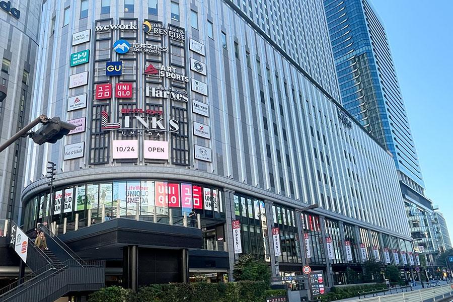 　「ＵＮＩＱＬＯ ＵＭＥＤＡ(ユニクロ ウメダ)」外観（１０月２３日 Ｌｍａｇａ.ｊｐ撮影）