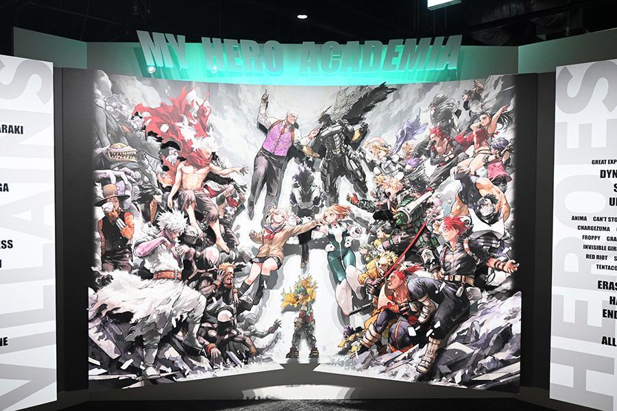 　「堀越耕平『僕のヒーローアカデミア』原画展」会場内にはメインビジュアルのオブジェもⒸ堀越耕平／集英社