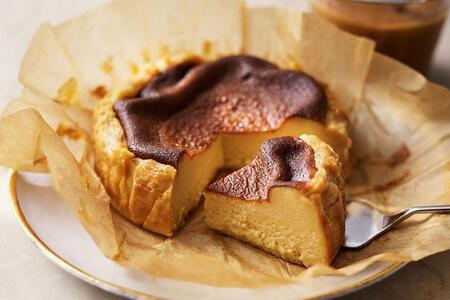 　モロゾフ期間限定商品「クリームリッチチーズケーキ（ダブルキャラメル）」（１６２０円）