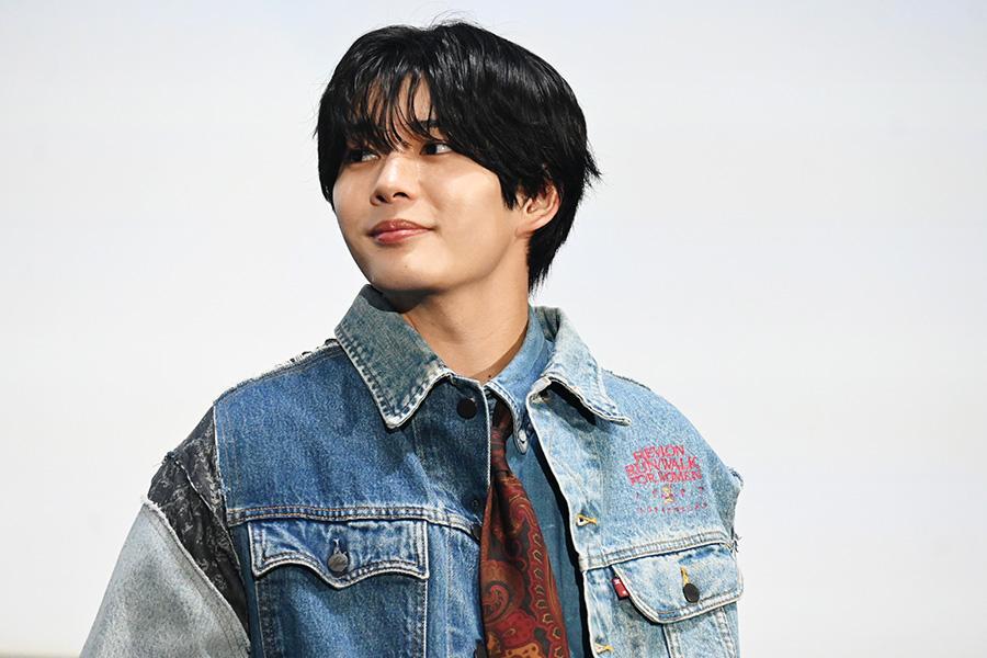 　映画『恋に至る病』の舞台挨拶に登壇した長尾謙杜（１０月２８日・ＴＯＨＯシネマズ 梅田 本館）