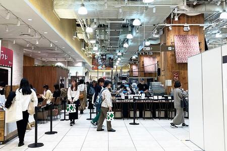 　『純喫茶ハンシン ｖｏｌ.５』は初日から会場は活気に溢れていた