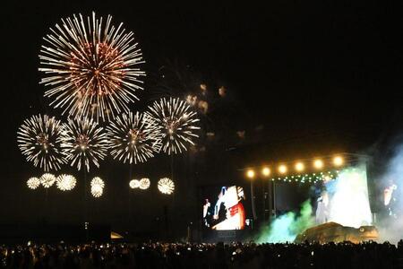 　短くも豪華な花火と一夜限りの共演（１０月１１日／大阪・関西万博）