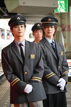 　（左から）ＩＮＩの後藤威尊と佐野雄大（１１月５日　Ｌｍａｇａ.ｊｐ撮影）