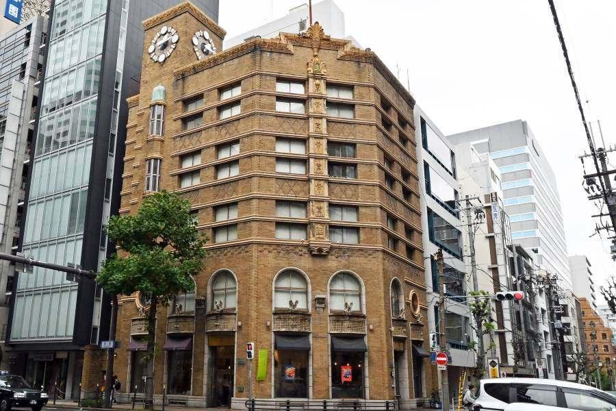 　外観にもこだわりが感じられる１９３０年建築の「生駒ビルヂング」（２０２５年１０月２６日撮影）