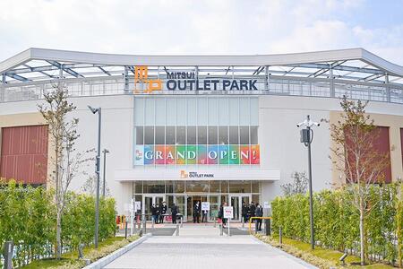 　アウトレットモール「三井アウトレットパーク マリンピア神戸」メインエントランス