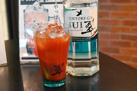 　ウスターソースやトマトジュースを合わせた「赤翠（あかすい）～やっぱ赤い翠やねん～」（推定価格６００円～、店舗により異なる）