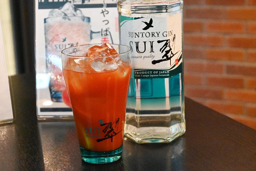 　ウスターソースやトマトジュースを合わせた「赤翠（あかすい）～やっぱ赤い翠やねん～」（推定価格６００円～、店舗により異なる）