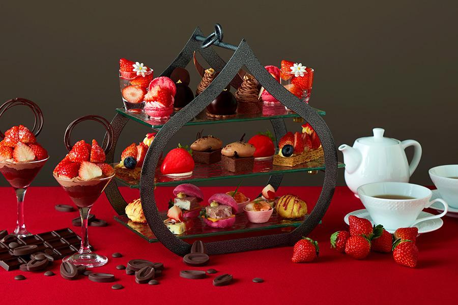 　「リーガロイヤルホテル大阪 ヴィニェット コレクション」（大阪市北区）で開催中の『いちごｖｓチョコレートアフタヌーンティー』（７５９０円～）