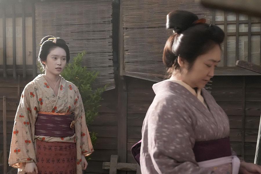 『ばけばけ』第３５回より。僻む母・フミ（池脇千鶴）に釈明するトキ（高石あかり）（Ｃ）ＮＨＫ