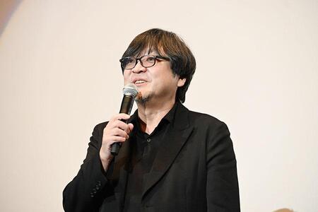 　『果てしなきスカーレット』の舞台挨拶に登場した細田守監督（１１月１６日・大阪市内）