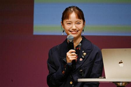 「心斎橋パルコ」のトークショーに登場した宮﨑あおい（１１月１８日 Ｌｍａｇａ.ｊｐ撮影）