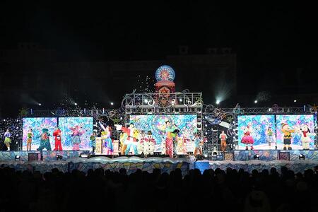 　『ライト・アップ・ザ・ナイト ～クリスマス・セレブレーション～』ではクリスマス・パーティの会場を舞台に、華やかなで心温まるストーリーが展開された（１１月１８日／Ｌｍａｇａ.ｊｐ撮影）