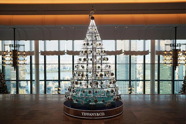 クリスマスまで1カ月…大阪に「ティファニー」仕様のツリー登場