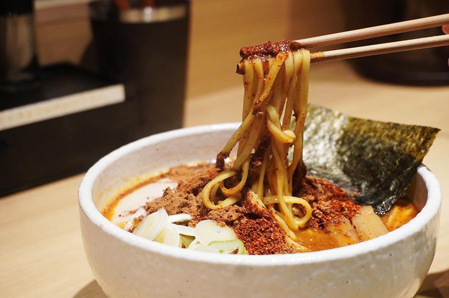 　大阪で１番人気の「辛辛魚ラーメン」（１１５０円）
