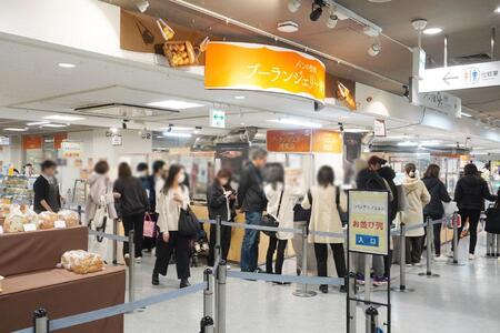 　オープン直後から大盛況（１２月１日 Ｌｍａｇａ.ｊｐ撮影）