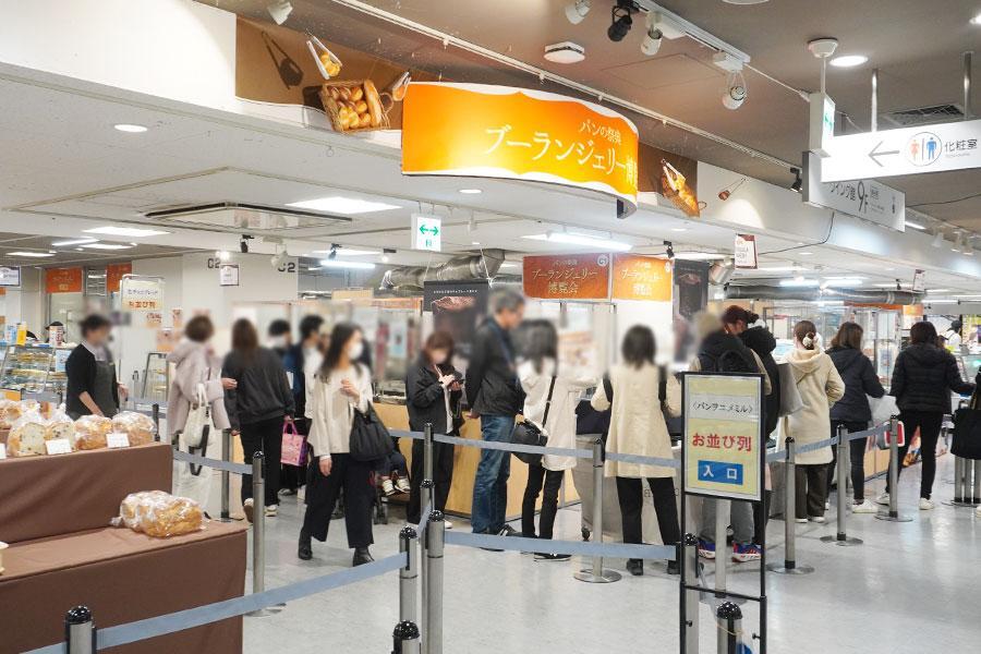 　オープン直後から大盛況（１２月１日 Ｌｍａｇａ.ｊｐ撮影）