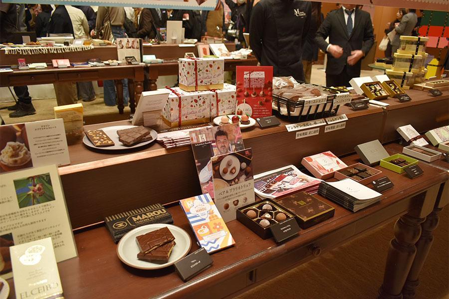 内覧会では出店ブランドのチョコレートがずらり（Ｌｍａｇａ.ｊｐ撮影）