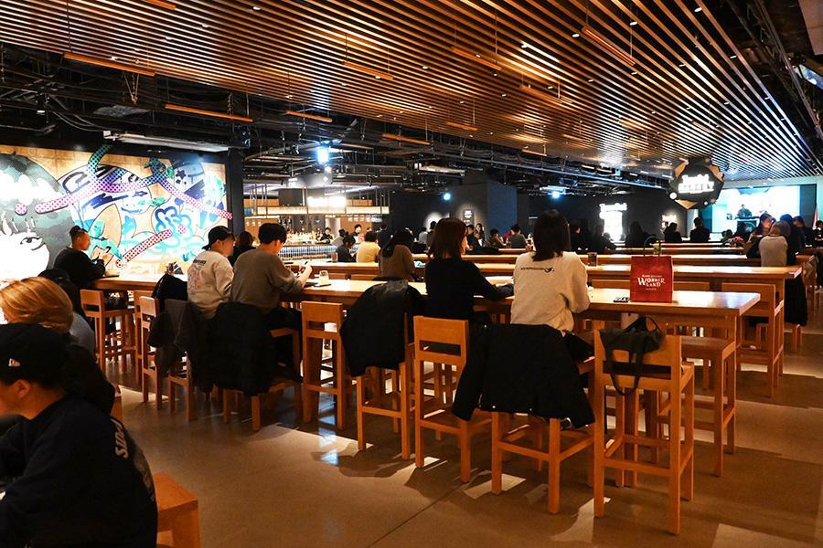 　「タイムアウトマーケット大阪」夜の雰囲気