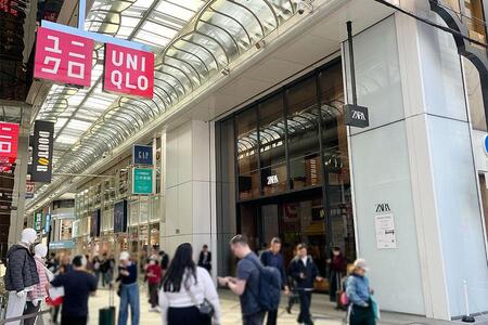 　１０月３０日にオープンした「ＺＡＲＡ 心斎橋店」(１０月２９日 Ｌｍａｇａ.ｊｐ撮影）