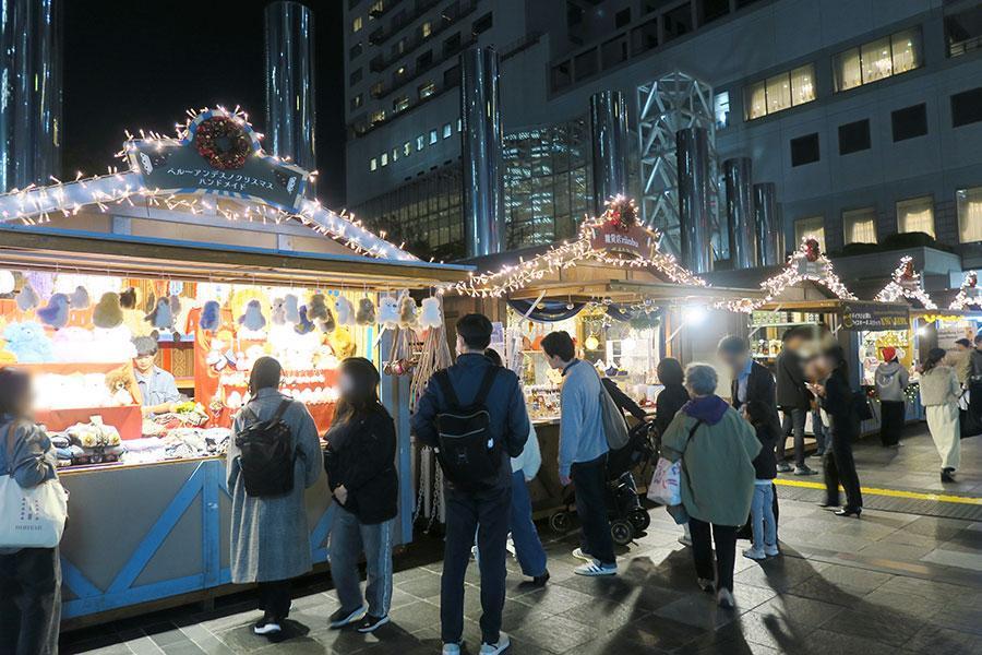 　寒空の下あったかフード楽しむ「クリスマスマーケット」、２０２５年に大阪で行きたい3会場（写真は「梅田スカイビル」会場の様子）