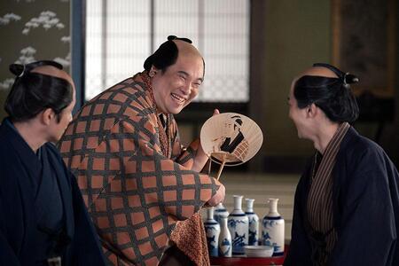 　『べらぼう～蔦重栄華乃夢噺～』第４８回（最終回）より。写楽絵を手伝った絵師の一人、栄松斎長喜（岡崎体育）©ＮＨＫ