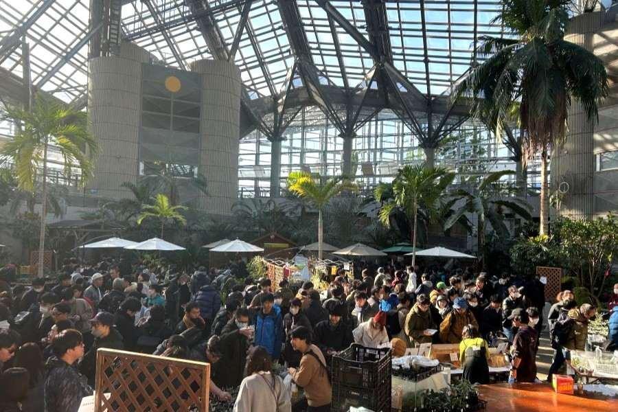 　たくさんの植物愛好家が集まった『ＢＯＲＤＥＲ ＢＲＥＡＫ』。２日間、大にぎわいとなった「咲くやこの花館」