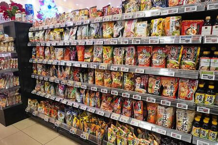 鍋スープのコーナーが店内各所に設けられている「ライフセントラルスクエア西宮原店」（大阪市淀川区）