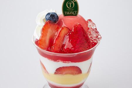 　「フルーツクチュール タカノ」のパフェベリー（１個８１０円）は「近鉄本店」限定。タワー館地下１階菓子売場にて