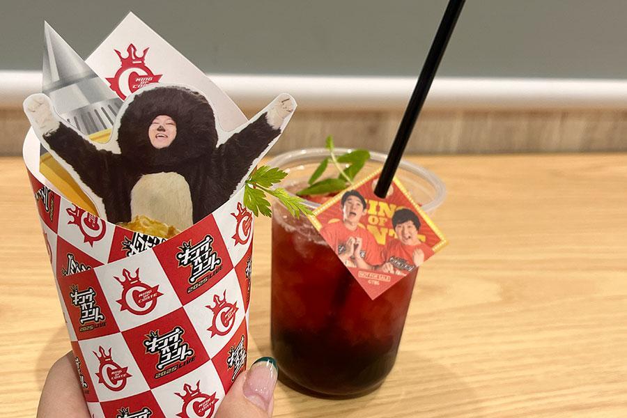 　ロングコートダディのクレープ「モグドンのモグハッピー♪」（１０００円）と、同じくロングコートダディが決勝戦で披露したネタをモチーフにしたドリンク「言語化して」（７５０円）
