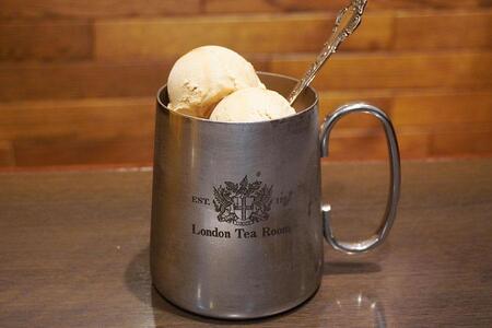 　「ロイヤルミルクティーフロート」（１５００円）