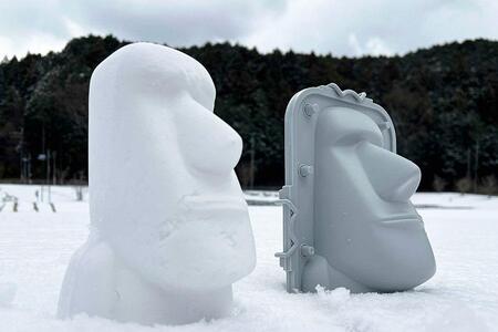 　雪や砂を固め、好きなだけモアイを量産できる「無限モアイ製造機」（８２５円）