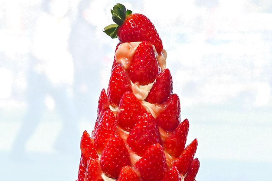 　「古都華パフェ」（３２００円、写真は２０２５年２月撮影）