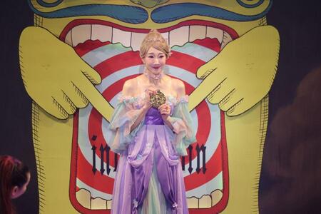 　宝塚時代からコメディが得意な紅ならではの演技に注目！ 大阪国際文化芸術プロジェクト 「姫が愛したダニ小僧」