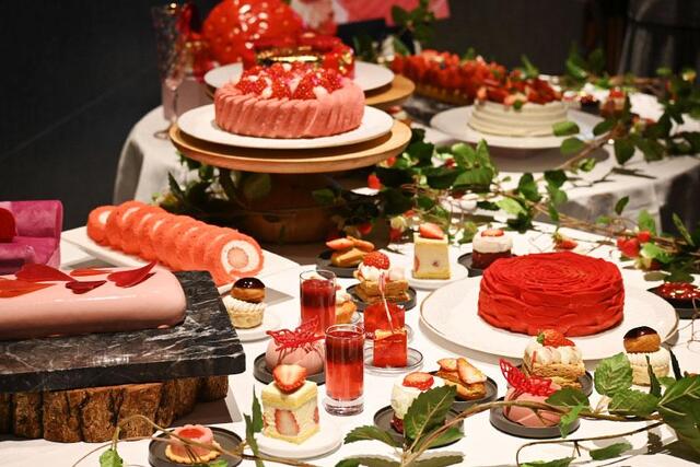 　「ヒルトン京都」のスイーツビュッフェ『ストロベリーにメロメロ♡ ～Ｓｔｒａｗｂｅｒｒｙ Ａｄｄｉｃｔ～』より（Ｌｍａｇａ.ｊｐ撮影）