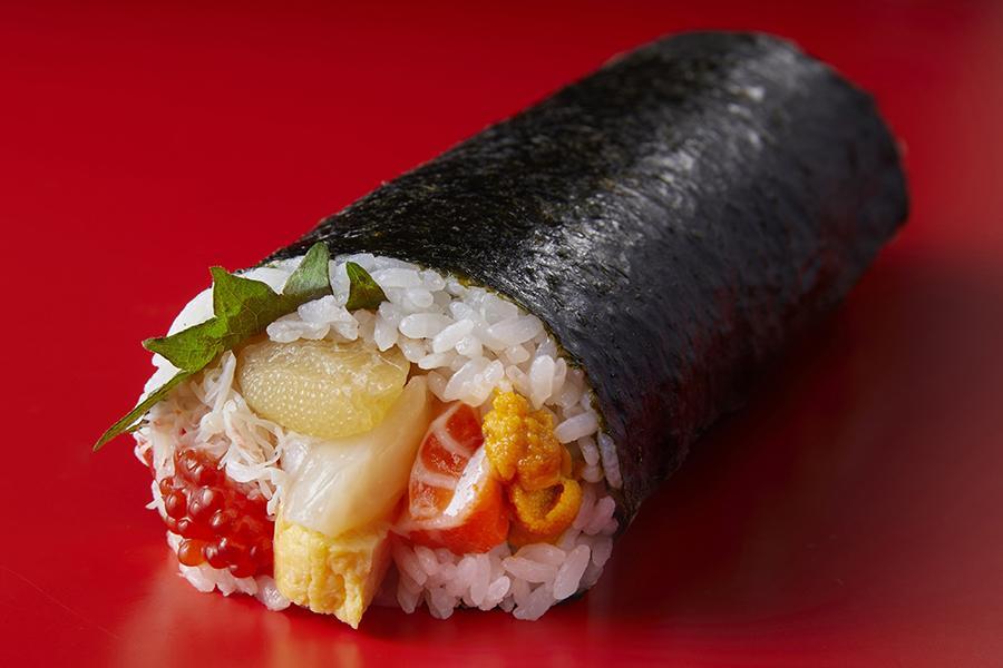 　「阪神髭定（さかな屋の寿司）」の大漁北海巻（直径８×長さ１８ｃｍ３５０１円）は販売予定数２００本