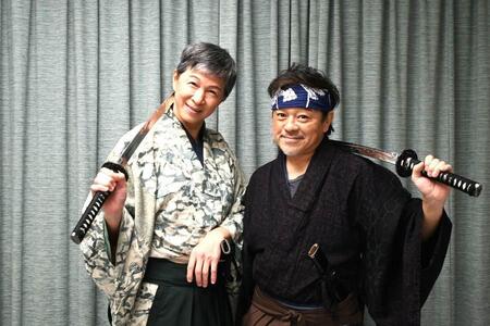 　高校時代からの付き合いとなる水玉れっぷう隊のアキとケン。お互いの実力を認め合い、リスペクトし合うステキな関係のふたりの独占インタビューをお届け！（２０２６年１月２０日 大阪市内で撮影）