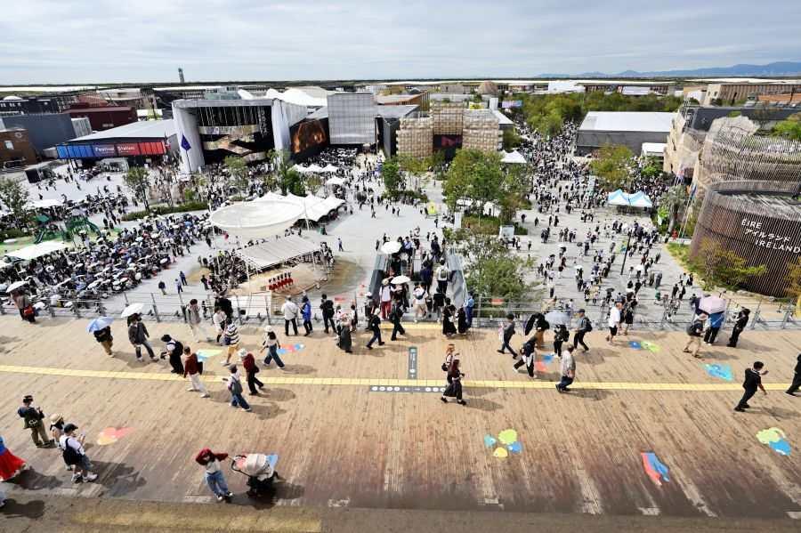 万博開催最終日、大屋根リングから「フランス・パビリオン」など、会場全体を見下ろす（10月13日 大阪・関西万博 撮影：バンリ）