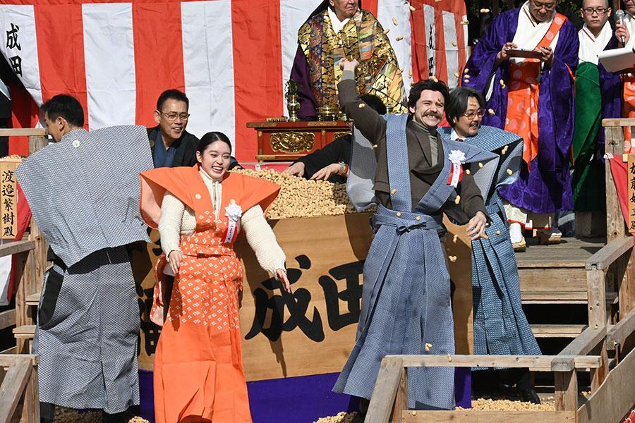 　『節分祭』に参加した高石あかり、トミー・バストウ、岡部たかし（２月３日・成田山不動尊）