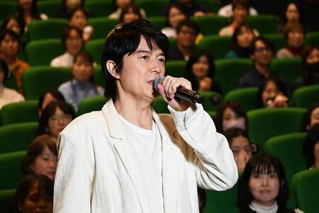 　大阪舞台挨拶に登壇した福山雅治（２月６日・なんばパークスシネマ）