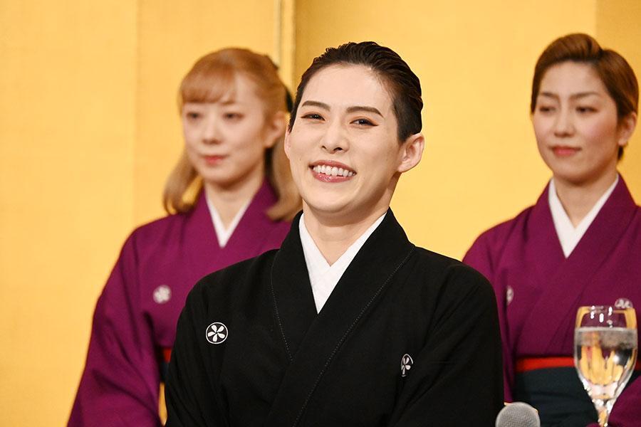 　「皆様に絶対楽しんでいただく舞台を作りつづけます、ということは強く申し上げたい」と語る、翼和希（Ｌｍａｇａ.ｊｐ撮影）