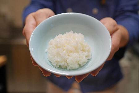 　「象印食堂」（大阪市北区）では、ご飯がおかわり自由。１杯ずつ、ふんわり丁寧に盛られて提供される（２月４日撮影／Ｌｍａｇａ.ｊｐ）