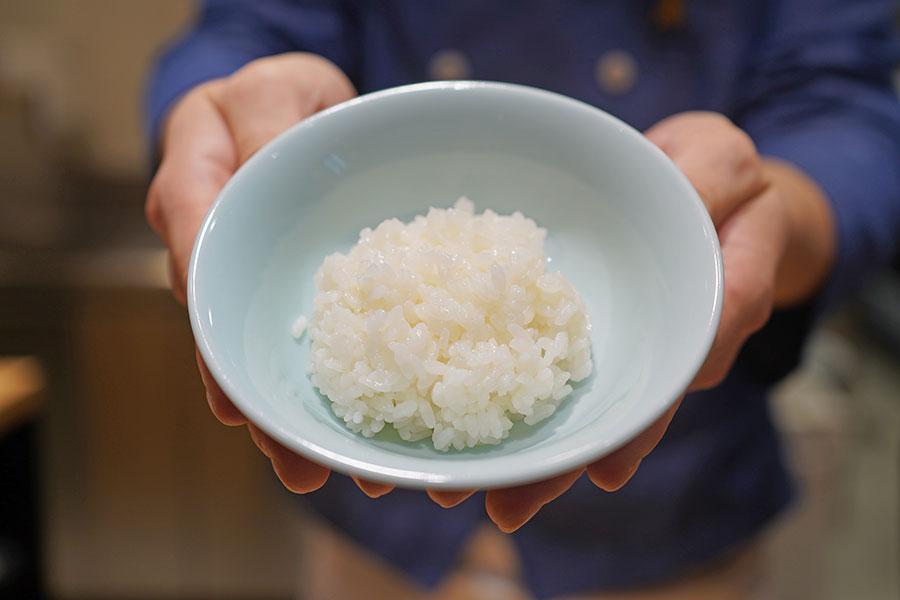 　「象印食堂」（大阪市北区）では、ご飯がおかわり自由。１杯ずつ、ふんわり丁寧に盛られて提供される（２月４日撮影／Ｌｍａｇａ.ｊｐ）